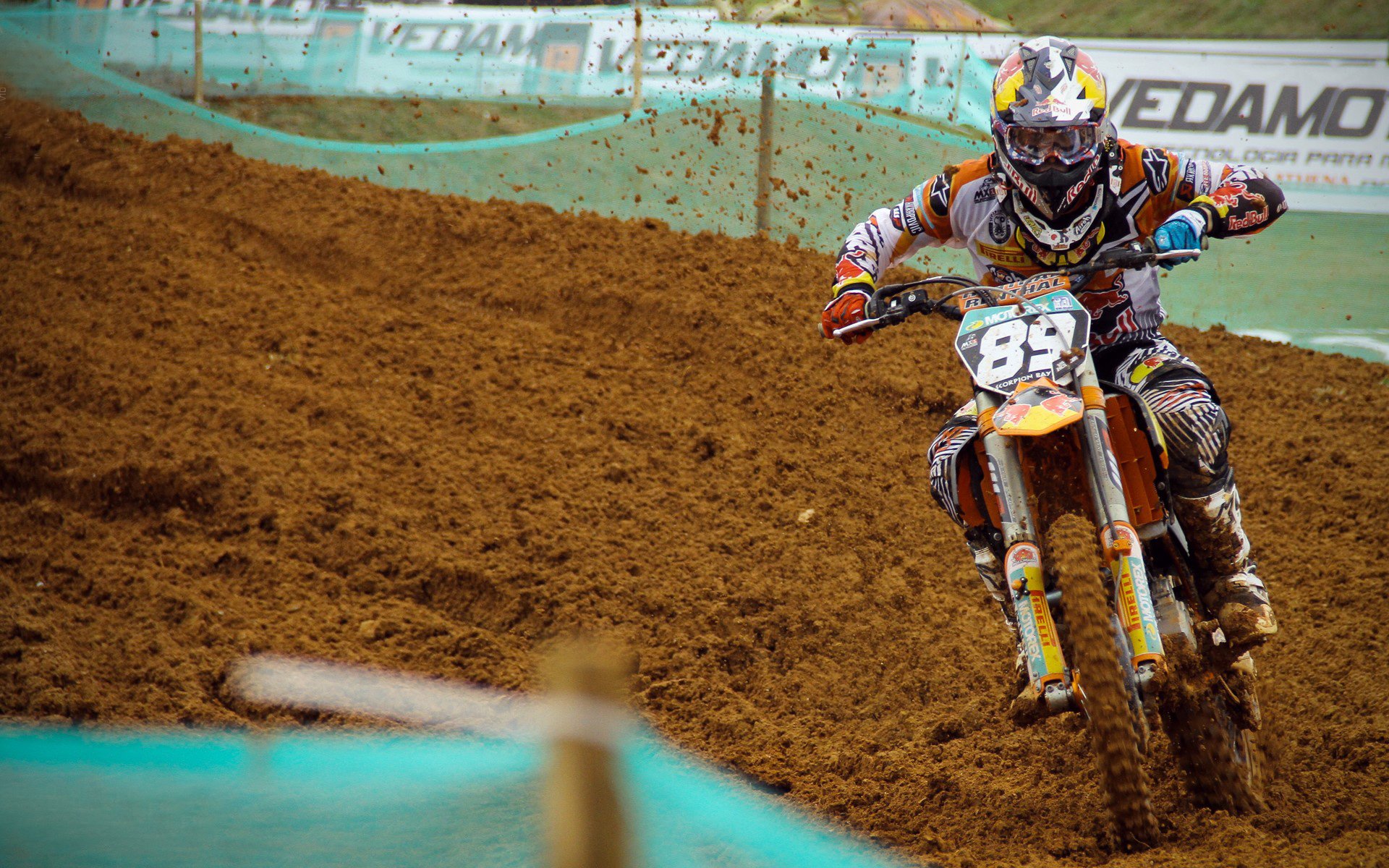 弗拉霍维奇关键节点连续得分,尼斯主场力克曼联